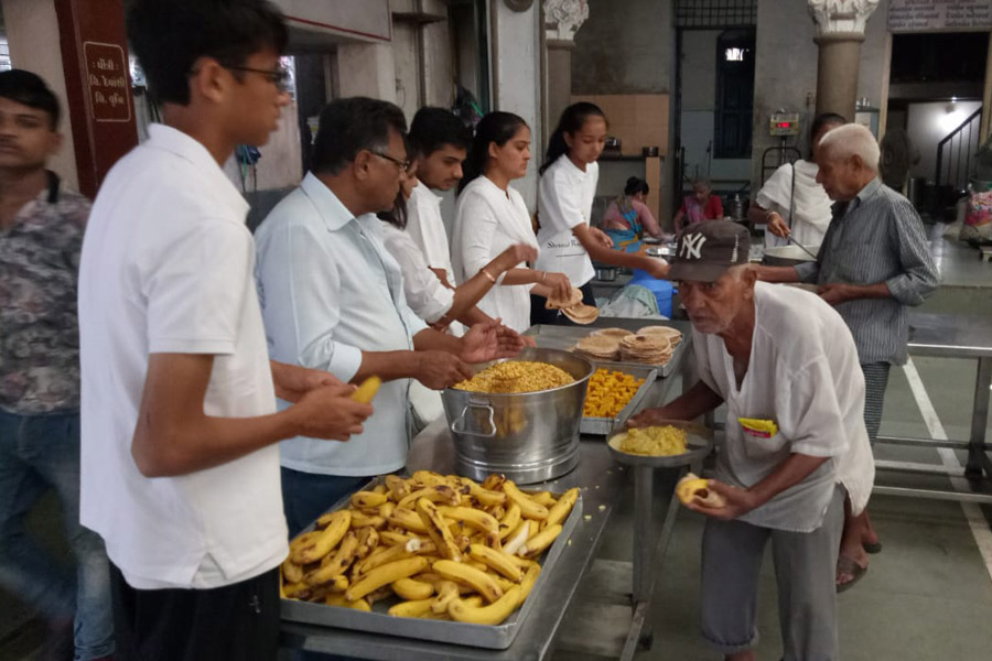 Celebrating the 152nd Birth Anniversary of Shrimad Rajchandraji through a global food distribution drive