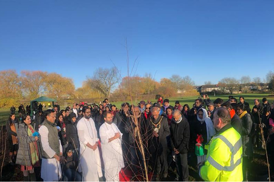 Pujya Gurudevshri leads a tree plantation drive in United Kingdom