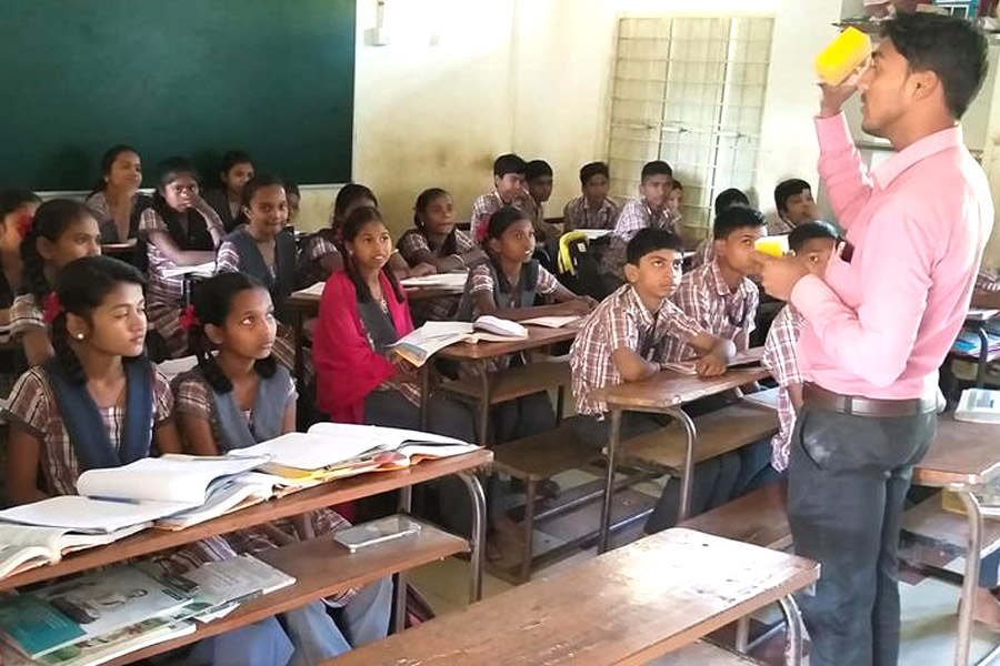 Shrimad Rajchandra Gurukul Extends its Support to Government Schools