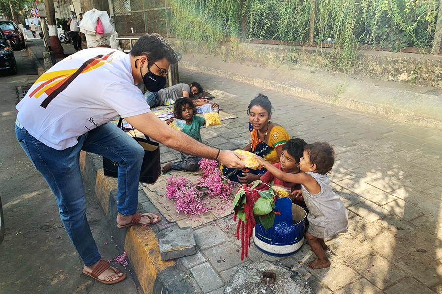 Food distribution drives in Mumbai in partnership with a leading educational institution