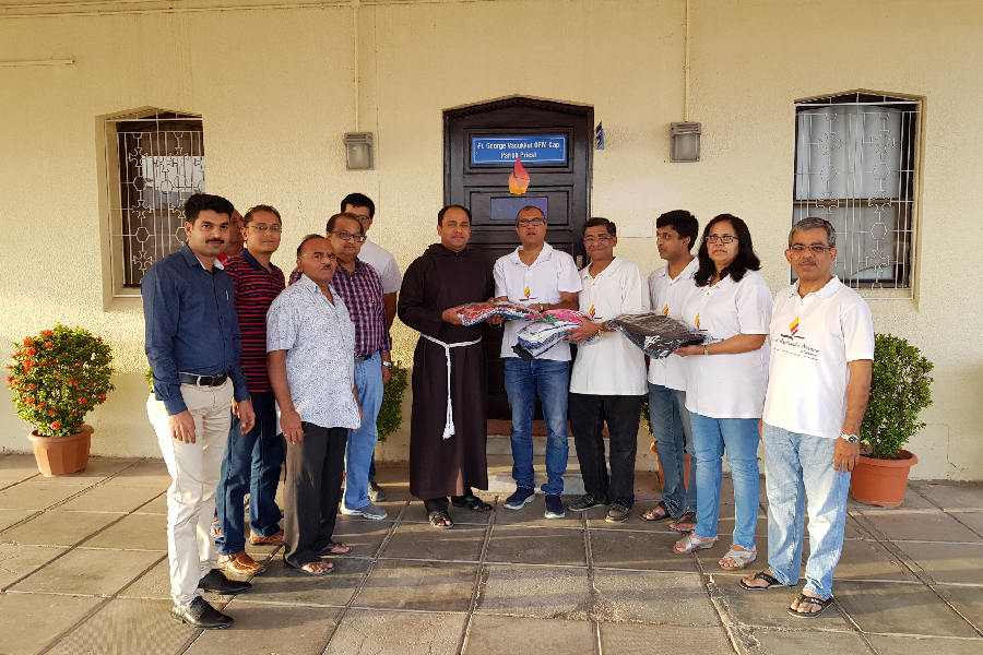A clothes distribution drive in Muscat benefits hundreds