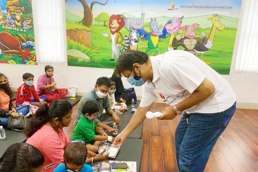 Volunteers of the Pune Centre spend a fun-filled day with young thalassemia patients